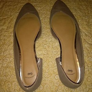 Gap tan flats